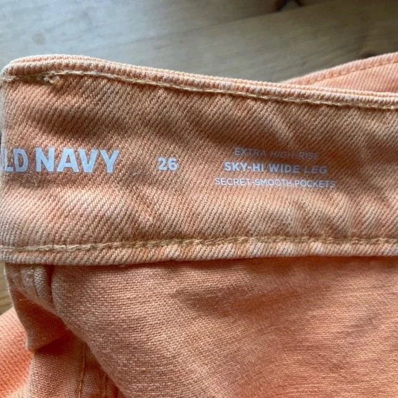 NWT Old Navy Orange Extra High Rise Sky Hi Wide Leg Cut- Off Jeans Size 26 Plus - Picture 2 of 8